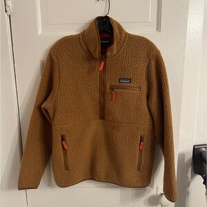 Patagonia woman’s 1/2 zip retro pile fleece